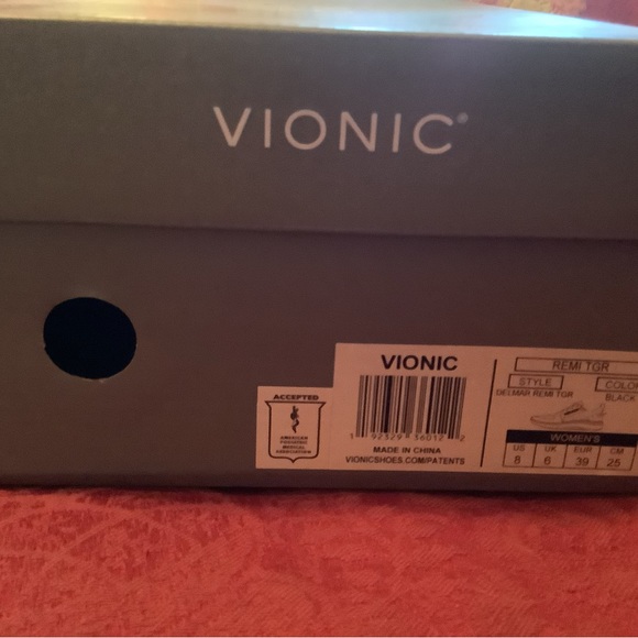 Vionic remi tiger print sneakers. Arch support orthotic. Black ties - Picture 5 of 9